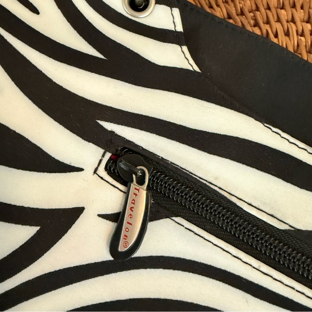 Travelon Stylish Black and White Zebra Print Women's Bag - Picture 2 of 10